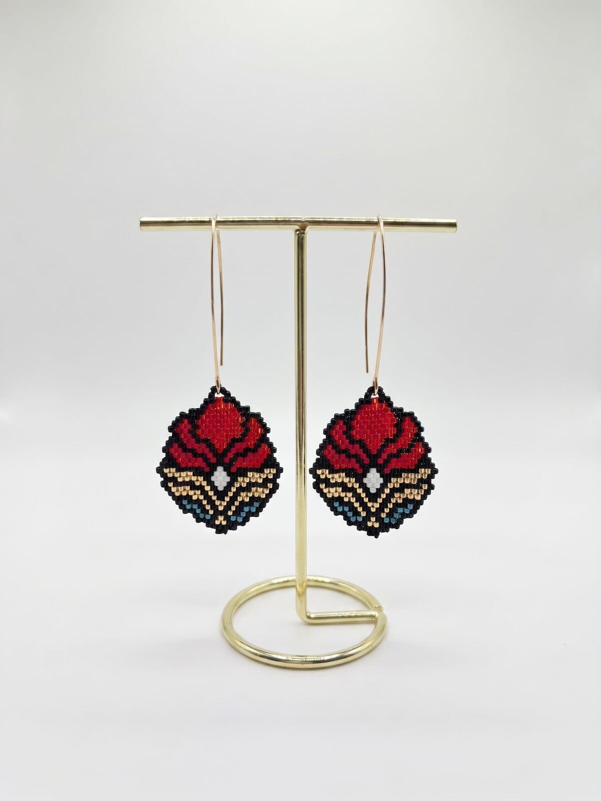 Arete Destello Floral en cristal miyuki - Amara Accesorios