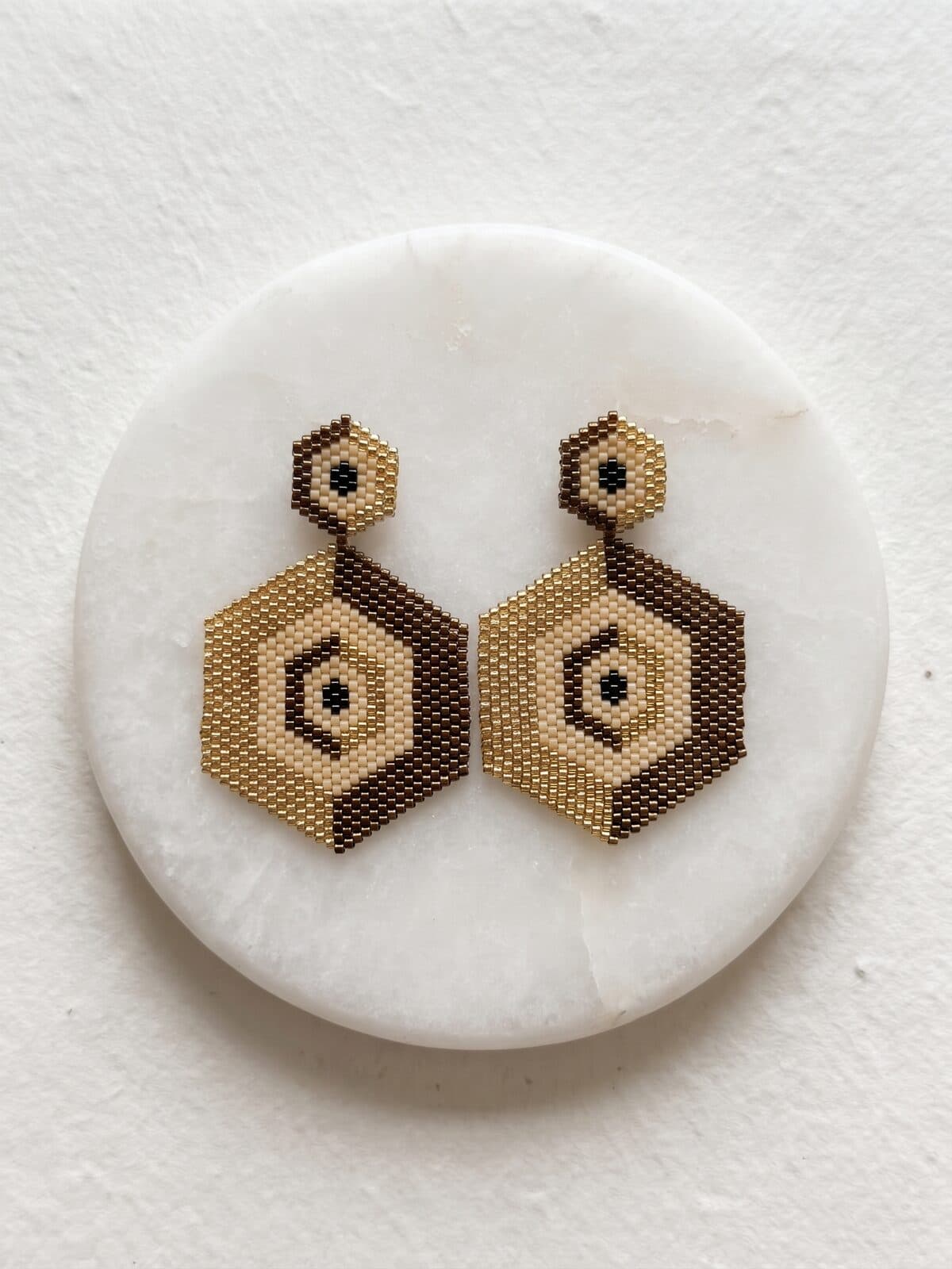 Arete Ojo Turco Café en cristal miyuki - Amara Accesorios
