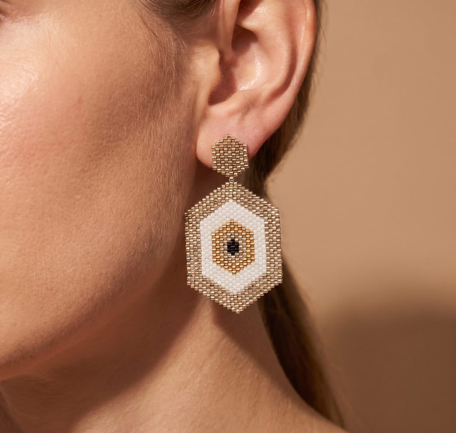Arete Ojo Turco Plateado en cristal miyuki - Amara Accesorios