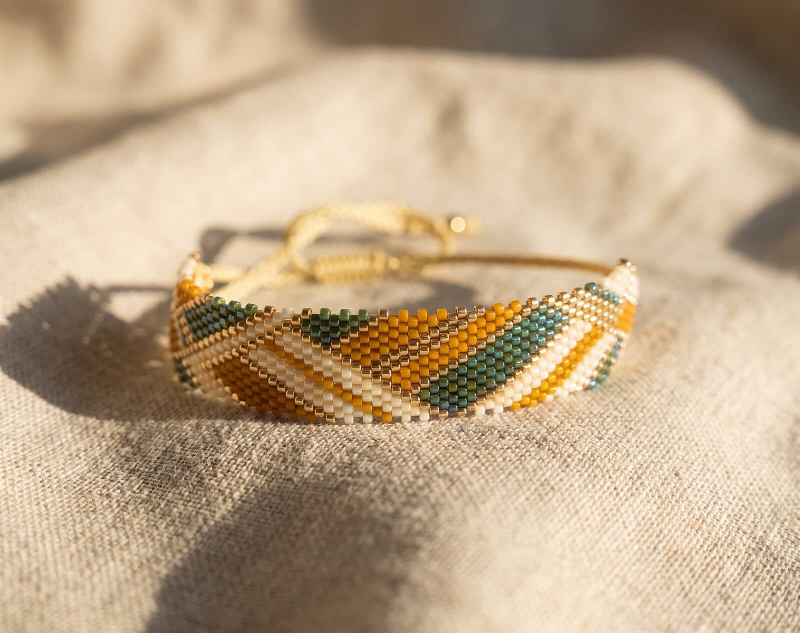 Pulsera Mostaza Ancha en cristal miyuki - Amara Accesorios