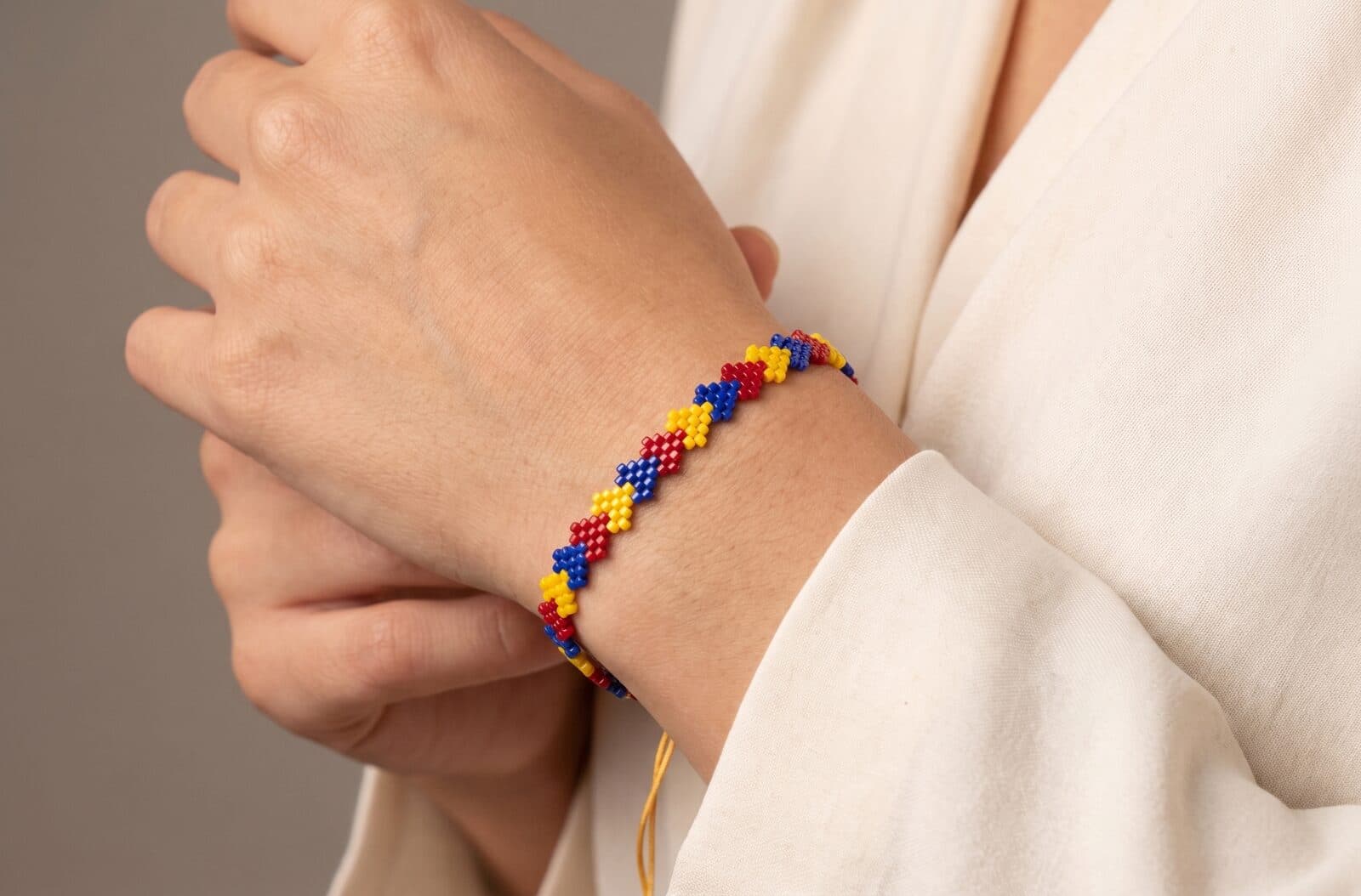 Pulsera Corazones Colombia en cristal miyuki - Amara Accesorios