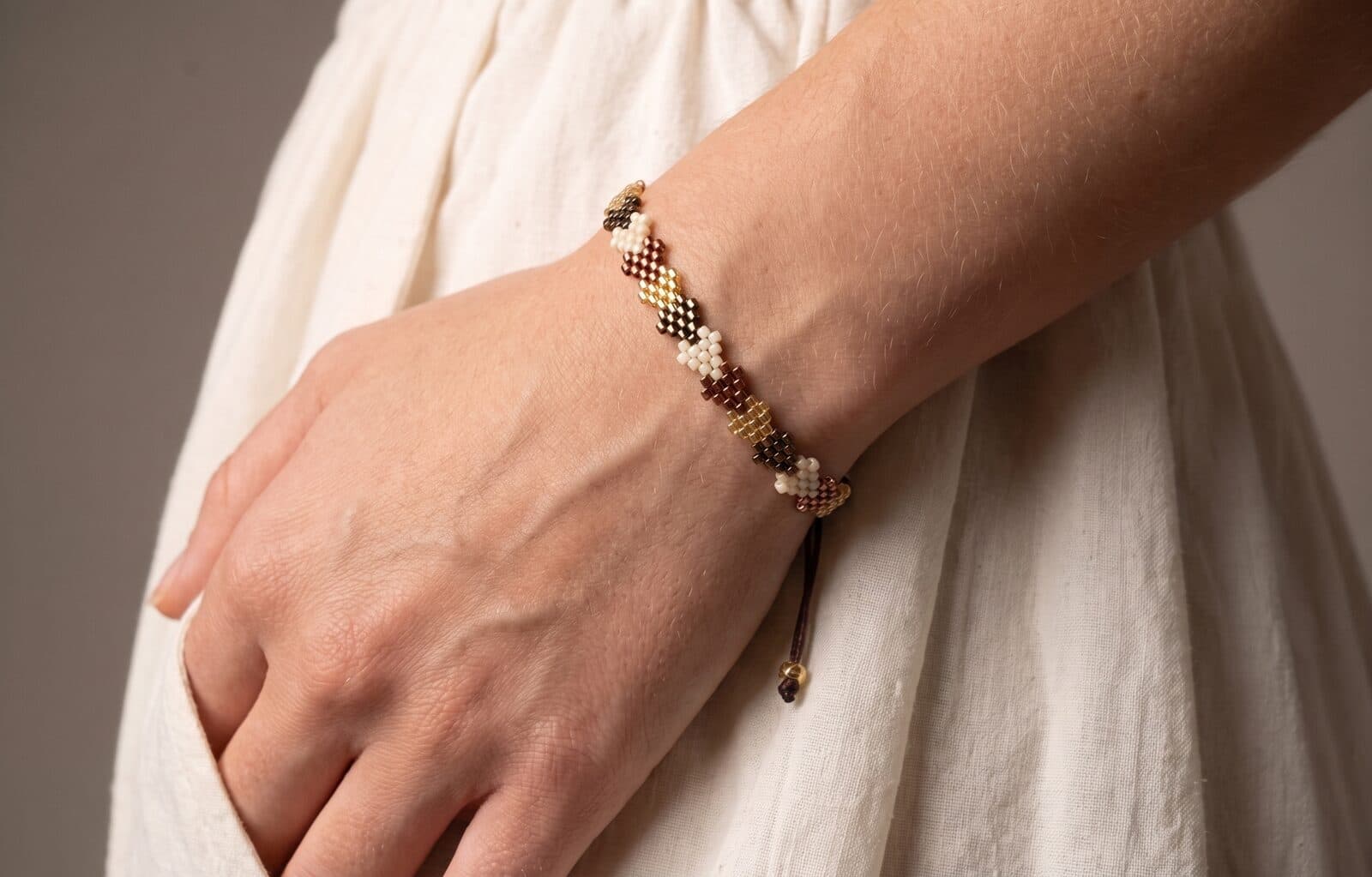 Pulsera Corazones en cristal miyuki - Amara Accesorios