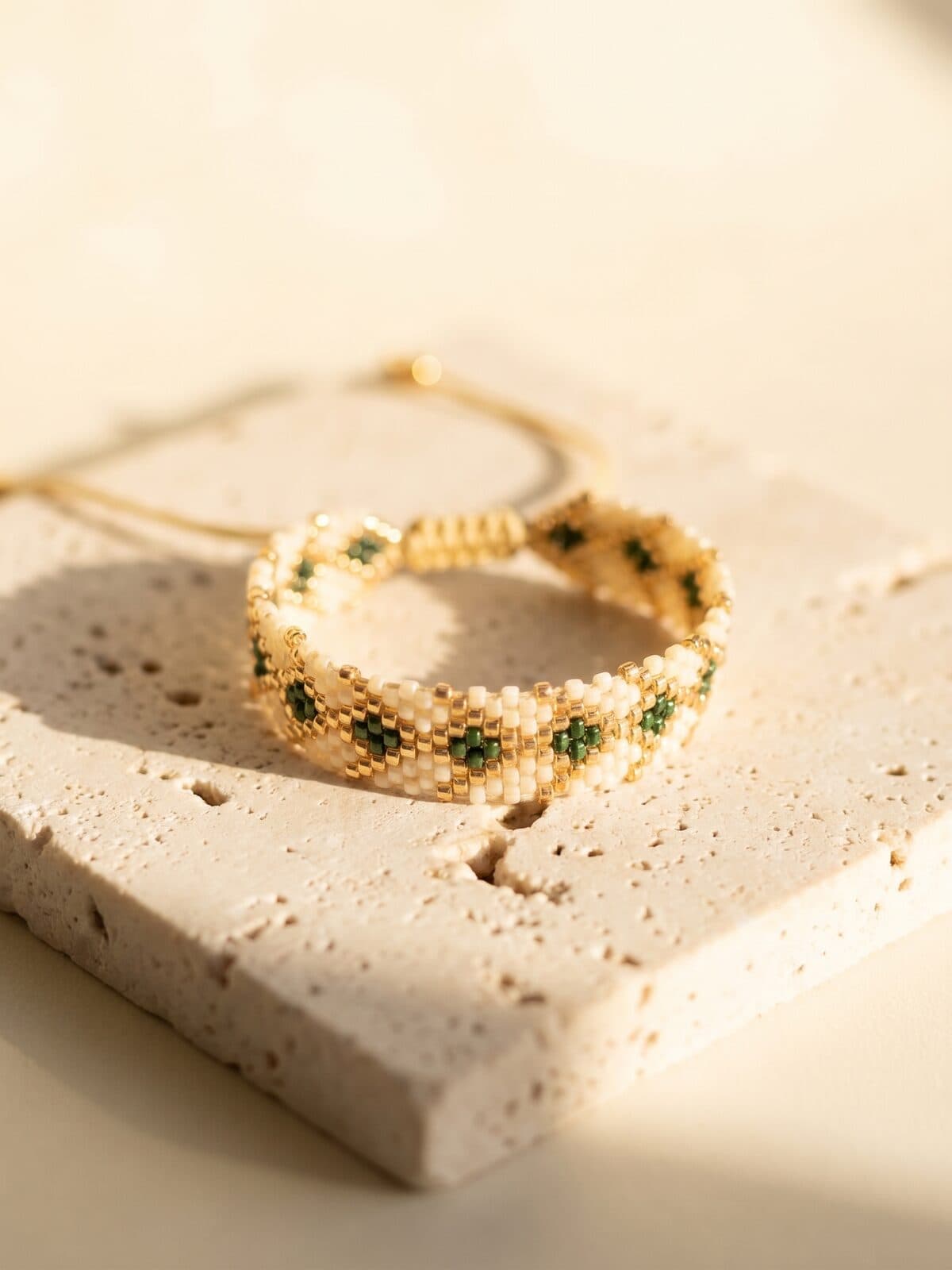 Pulsera Espiga Beige Esmeralda Delgada