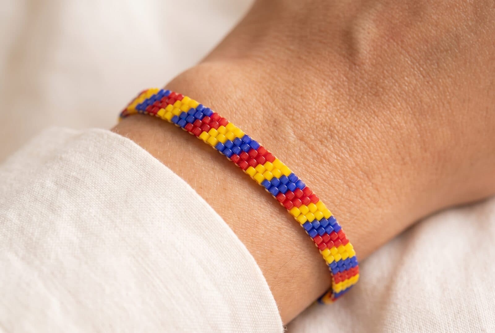 Pulsera Oblícua Colombia en cristal miyuki - Amara Accesorios