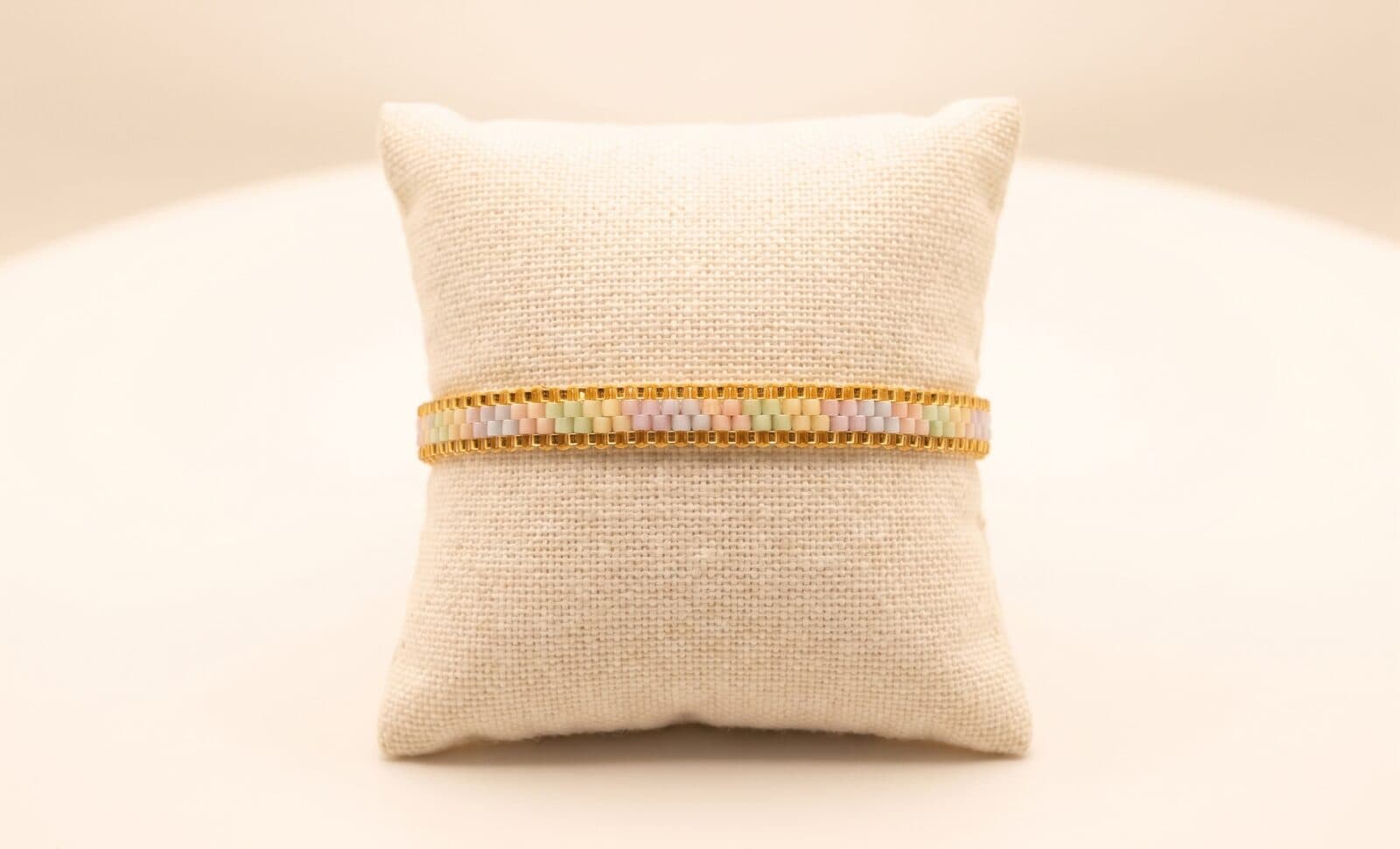 Pulsera Oblícua Borde Dorado Pastel en cristal miyuki - Amara Accesorios