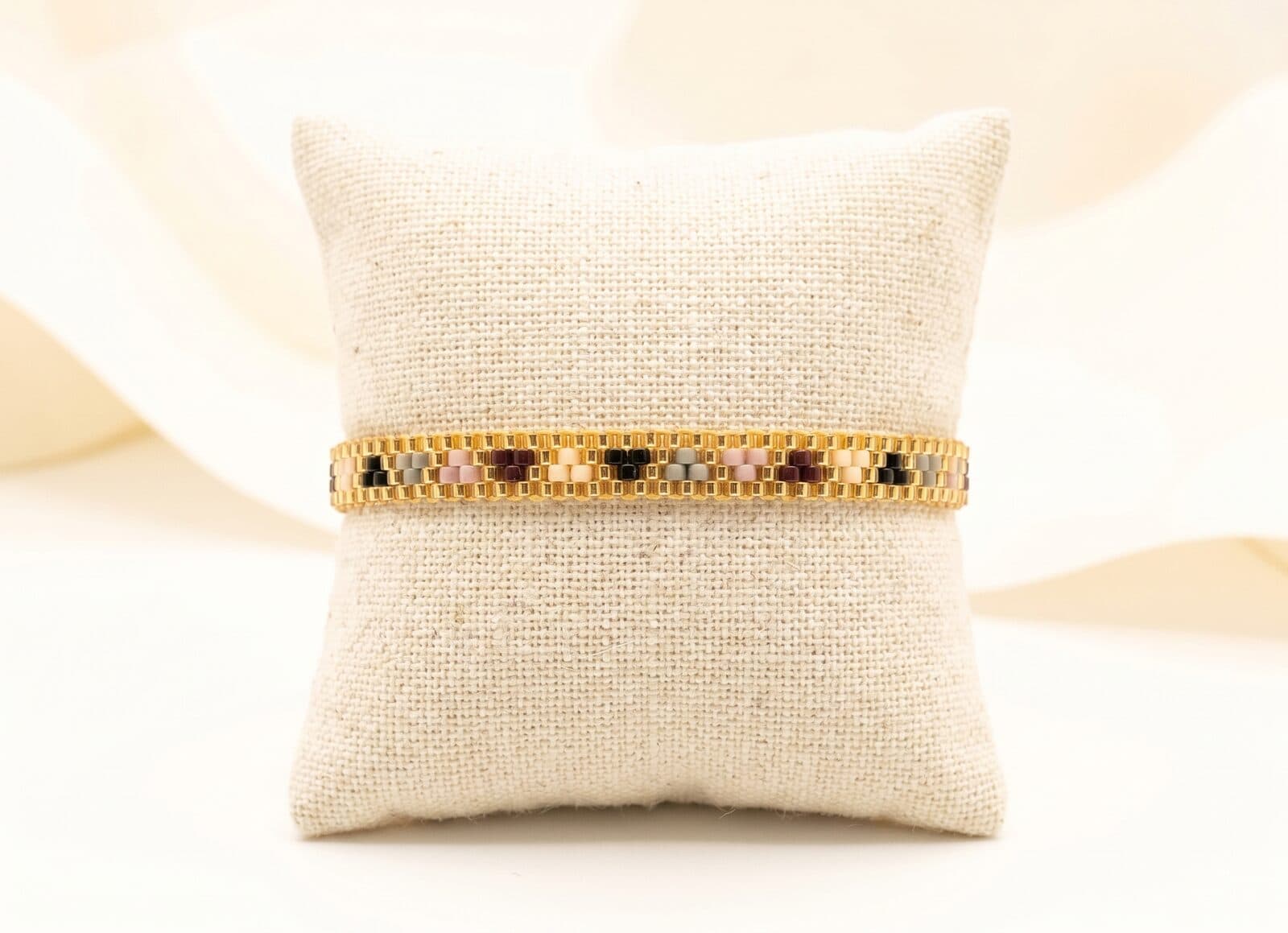 Pulsera Triángulos Mini Tierra en cristal miyuki - Amara Accesorios
