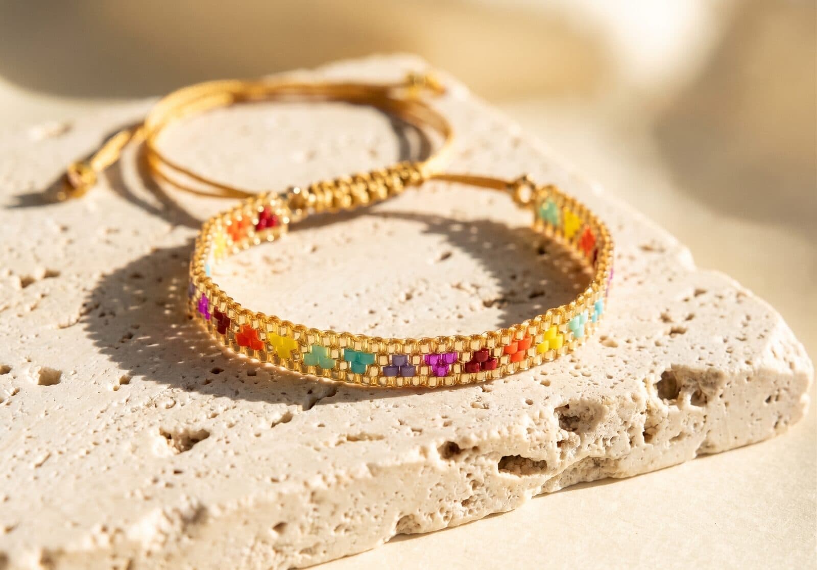 Pulsera Triángulos Mini Vivos en cristal miyuki - Amara Accesorios