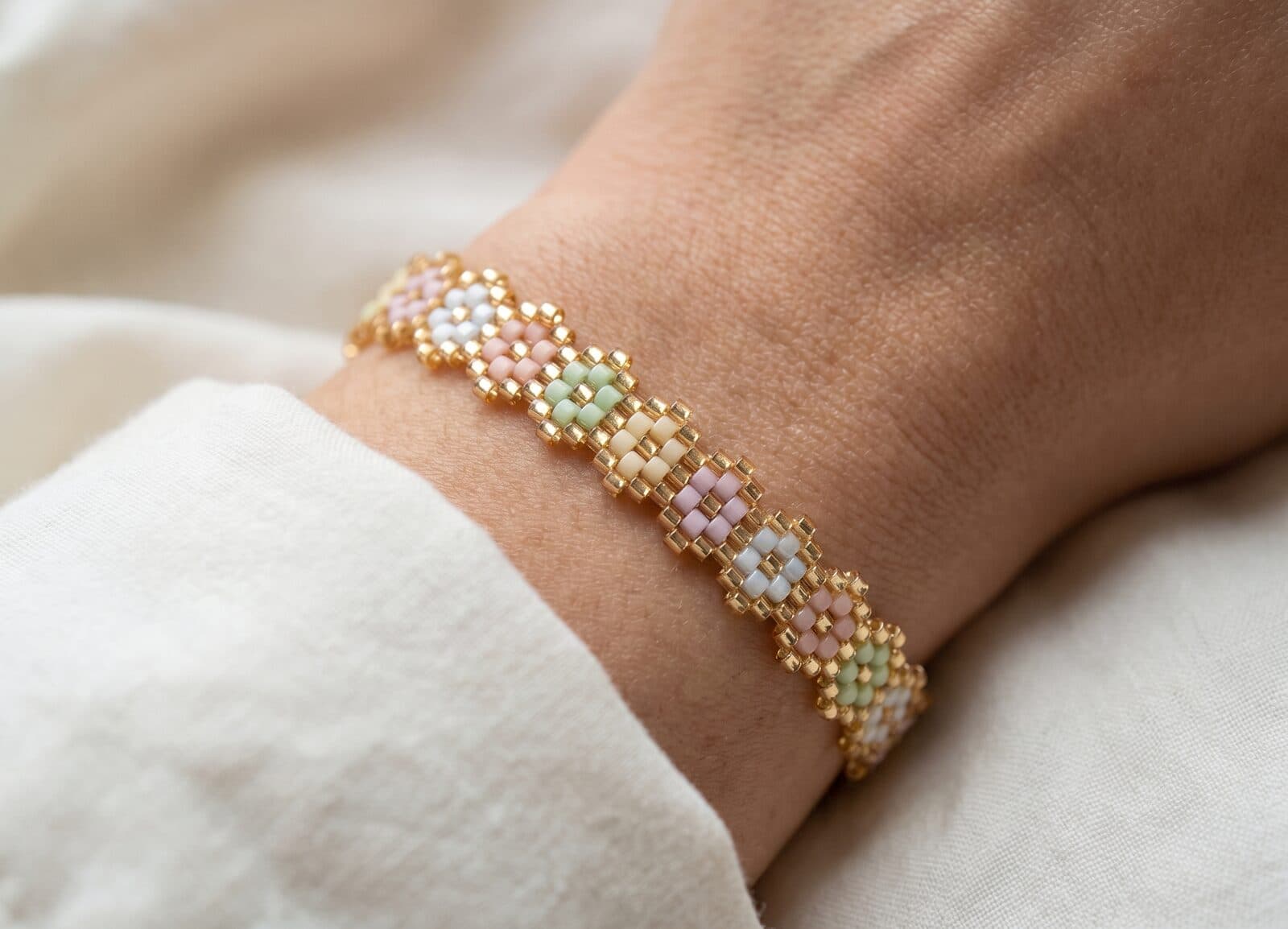Pulsera Flores Chakra Pastel en cristal miyuki - Amara Accesorios