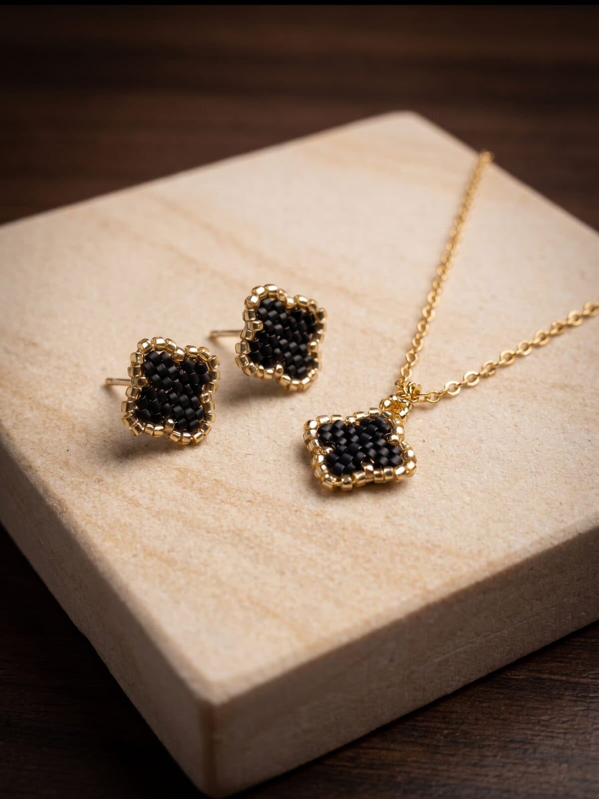 Set Trébol Noir en cristal miyuki - Amara Accesorios