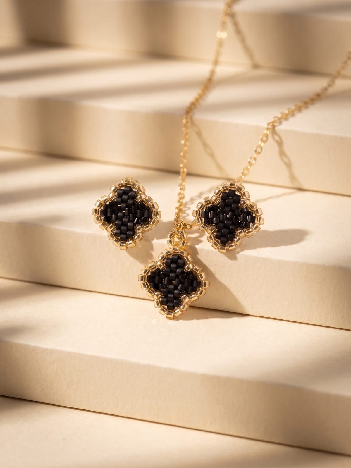 Set Trébol Noir en cristal miyuki - Amara Accesorios