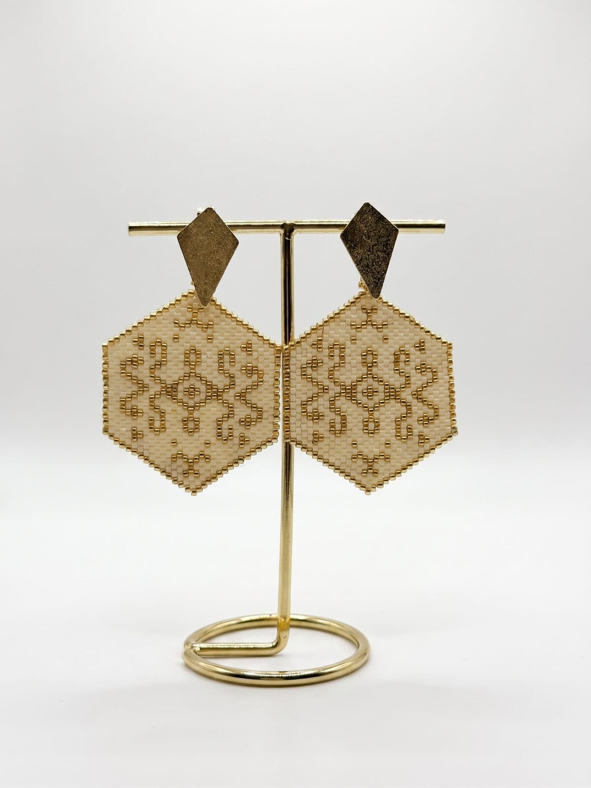 Arete Mosaico Dorado en cristal miyuki - Amara Accesorios
