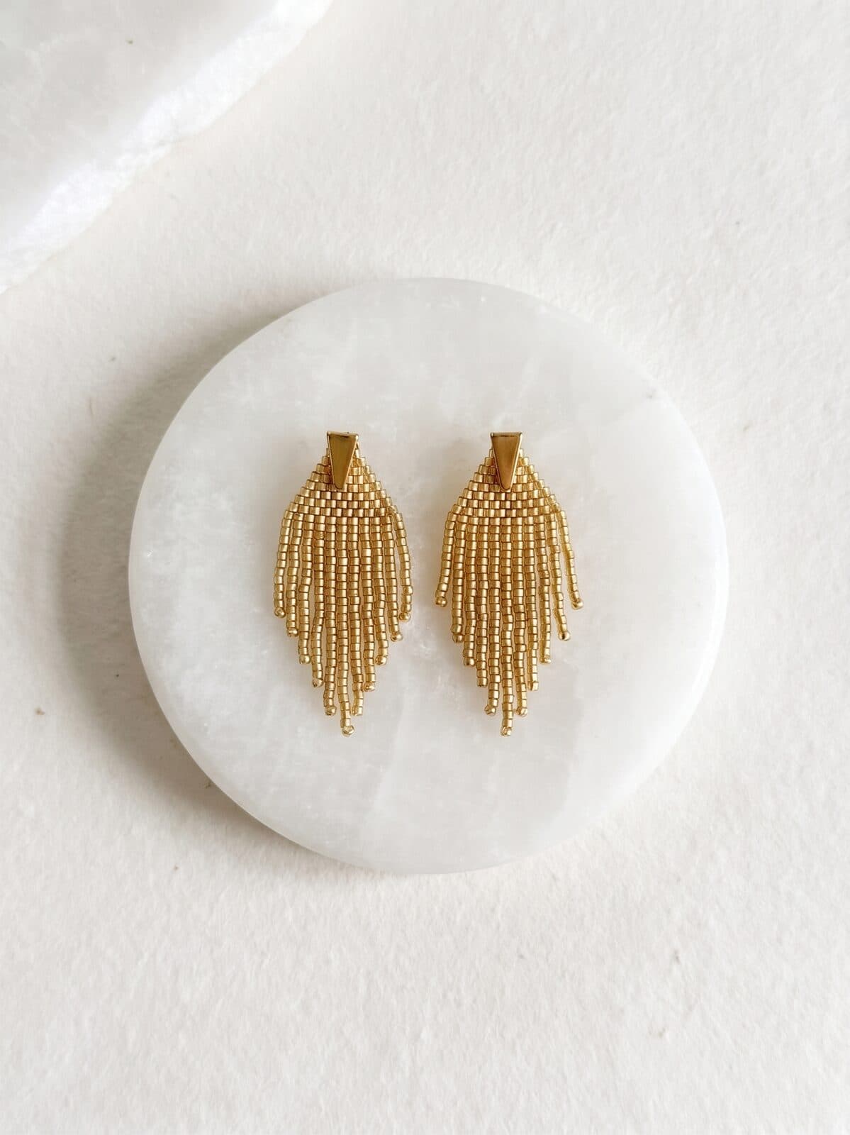 Arete Hoja Dorada en cristal miyuki - Amara Accesorios