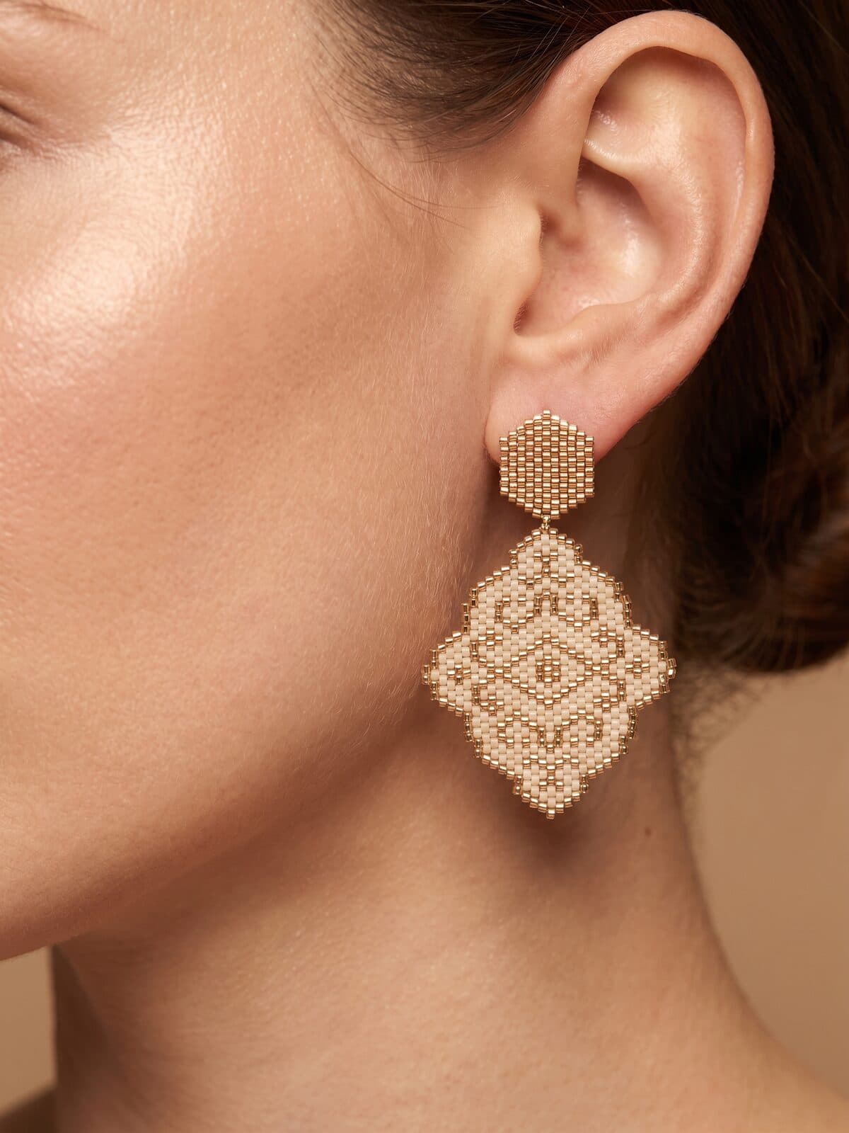 Arete Sol de Marfil en cristal miyuki - Amara Accesorios