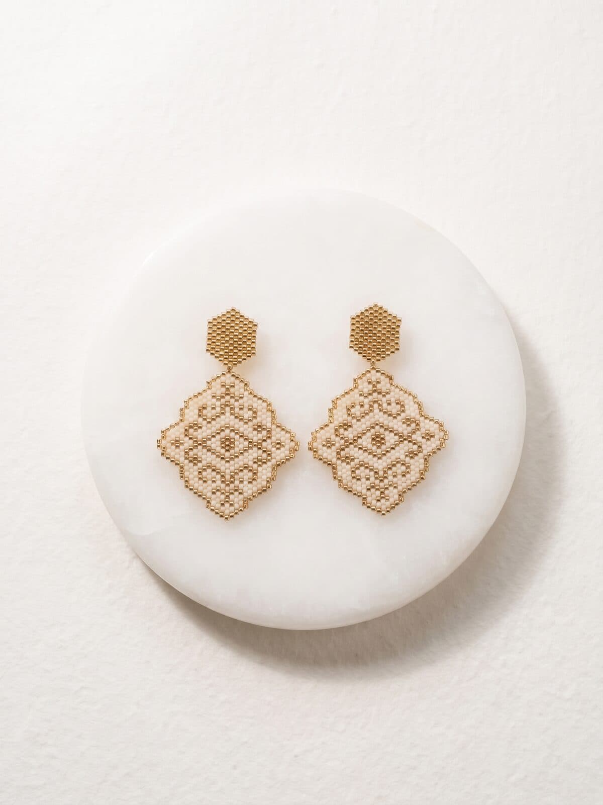 Arete Sol de Marfil en cristal miyuki - Amara Accesorios