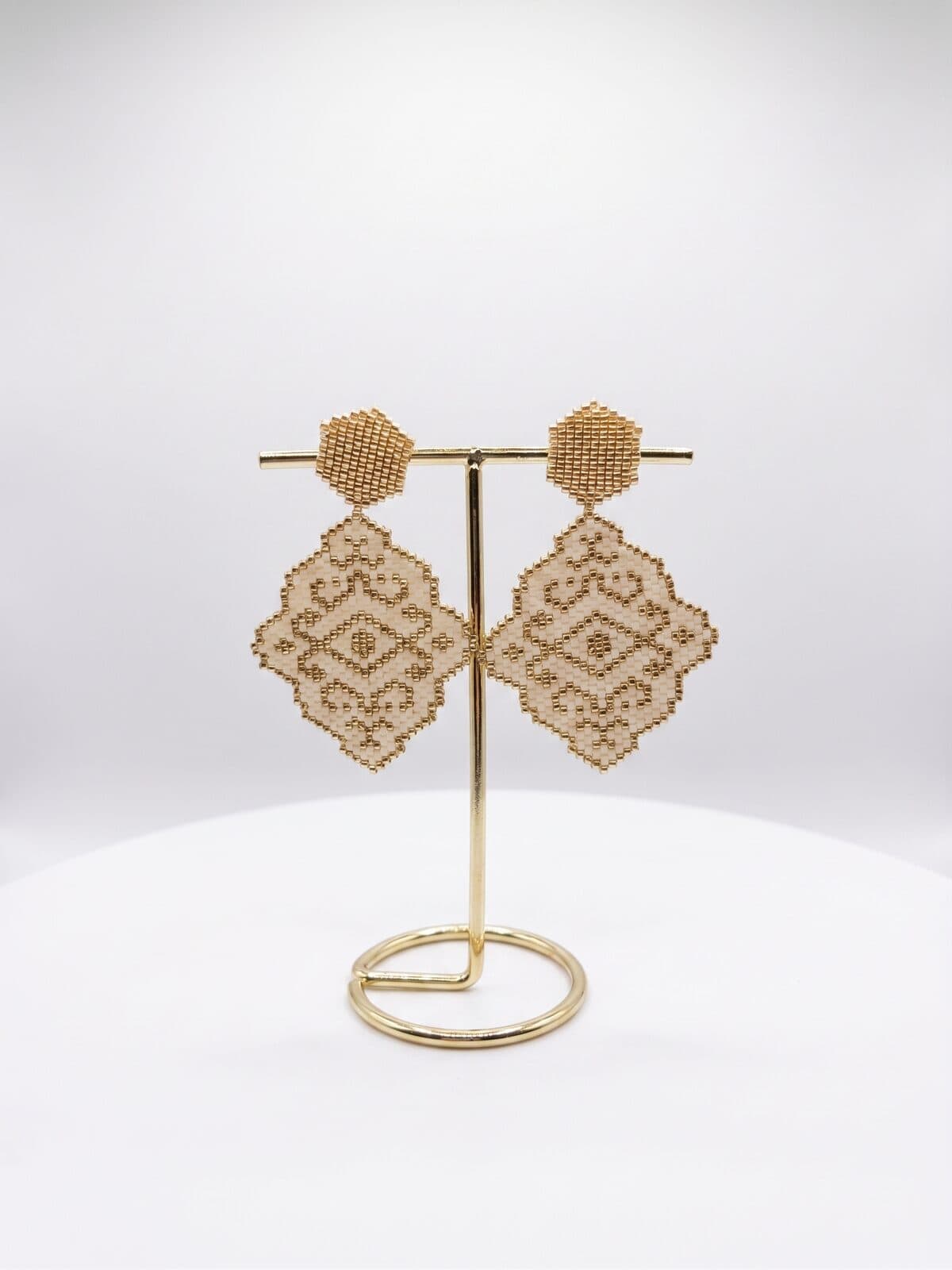 Arete Sol de Marfil en cristal miyuki - Amara Accesorios