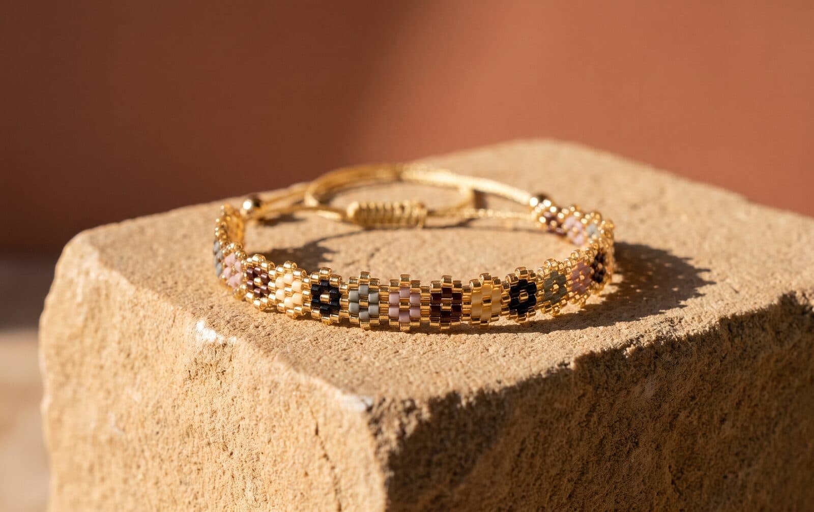 Pulsera Flores Chakra Tierra en cristal miyuki - Amara Accesorios